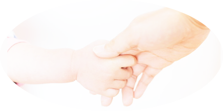 赤ちゃんとママの手