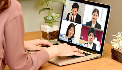 オンライン会議の写真